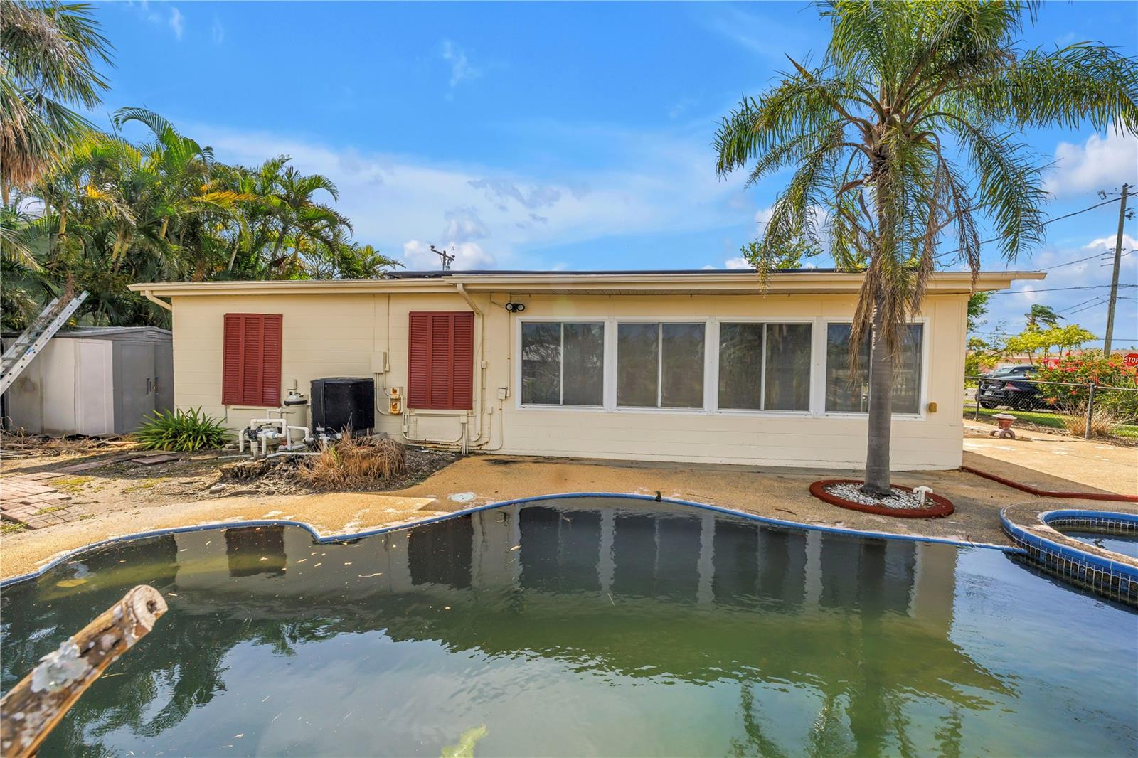 Image 17 of 54 For 557 Crystal Drive