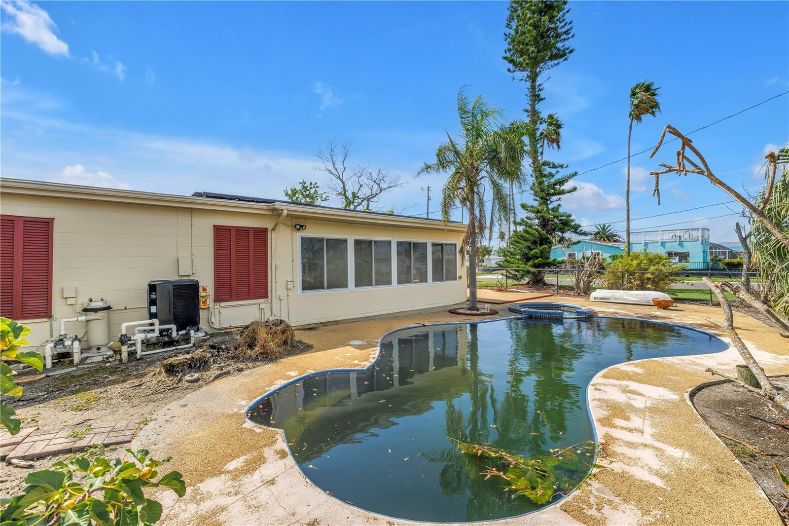 Image 18 of 54 For 557 Crystal Drive
