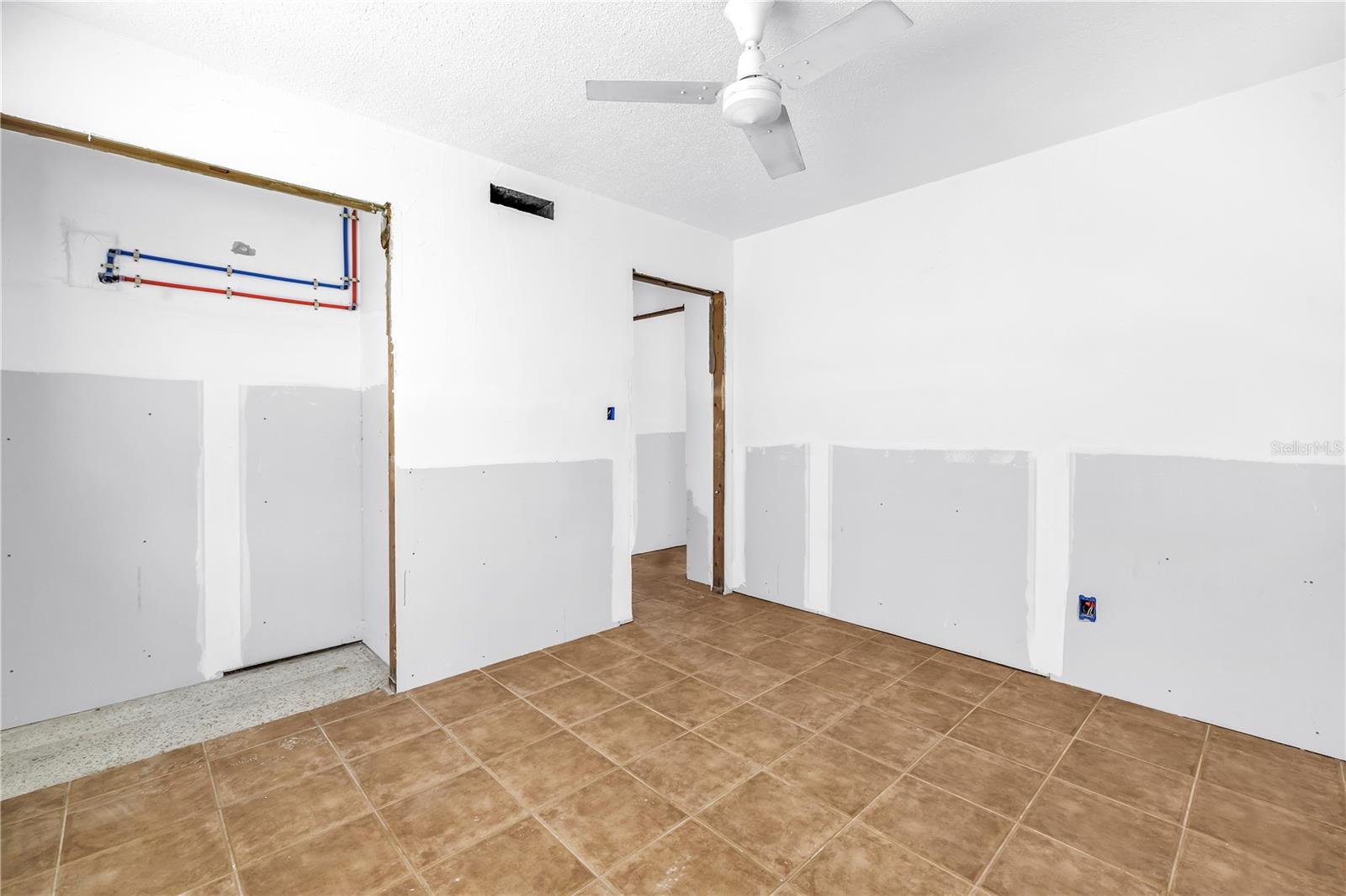 Image 37 of 54 For 557 Crystal Drive