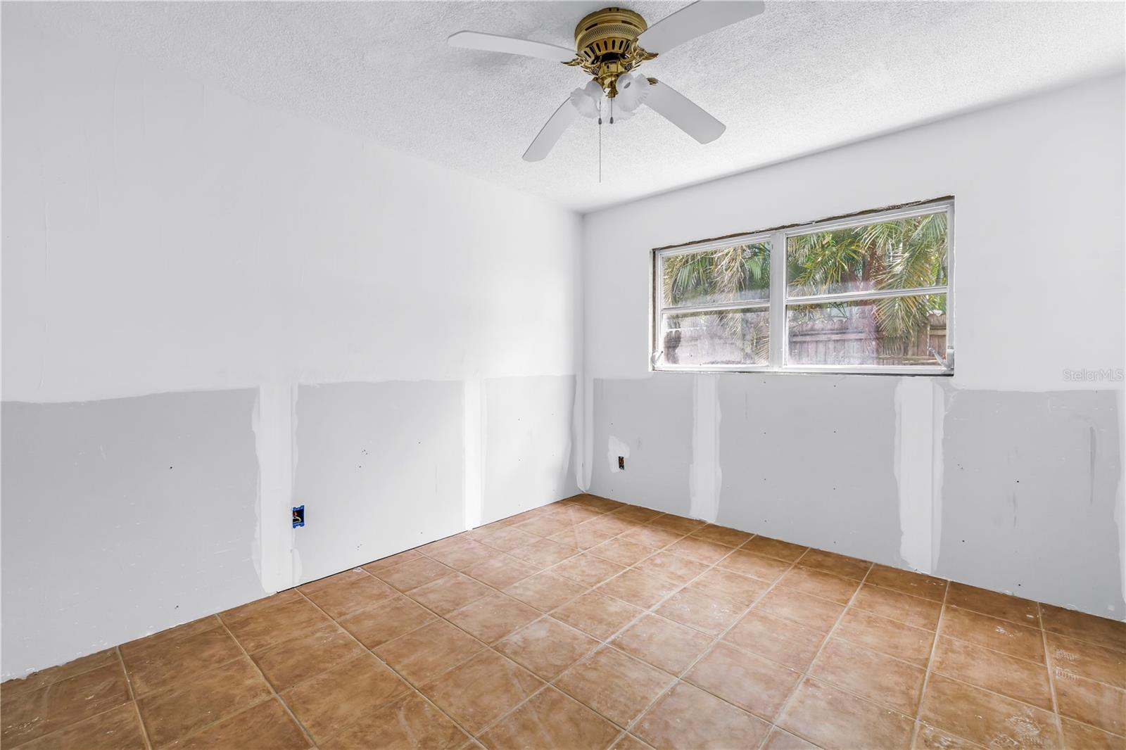 Image 39 of 54 For 557 Crystal Drive