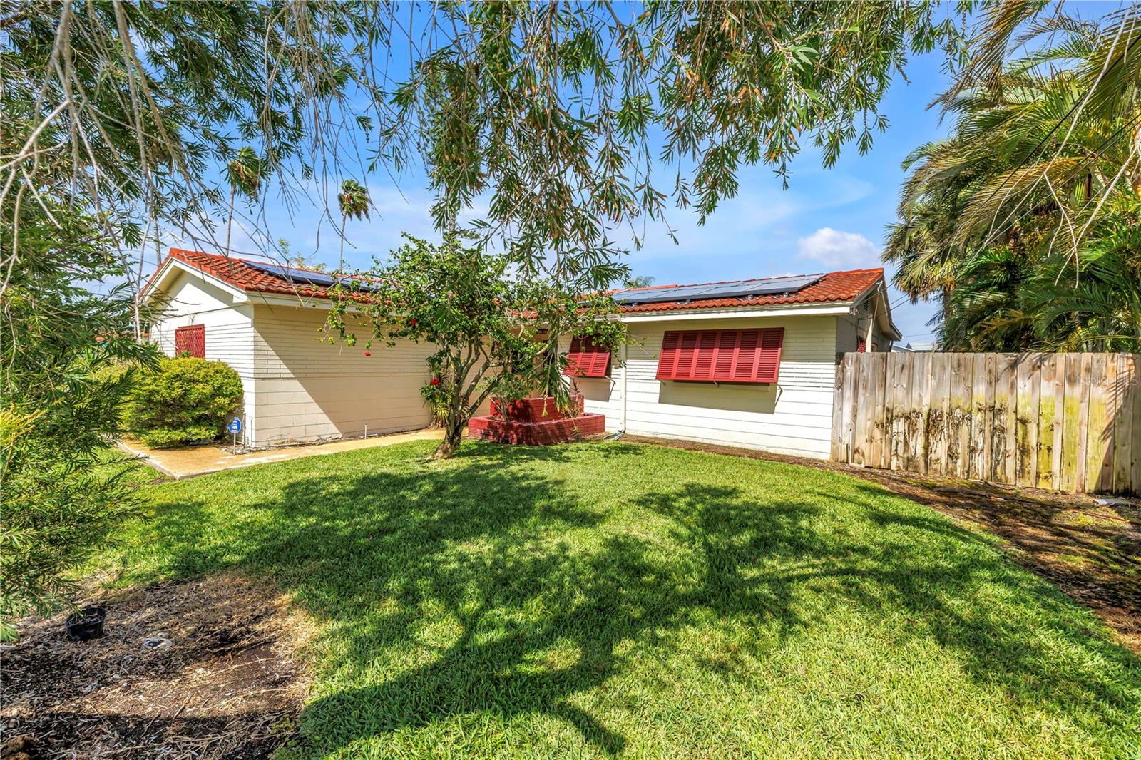 Image 4 of 54 For 557 Crystal Drive
