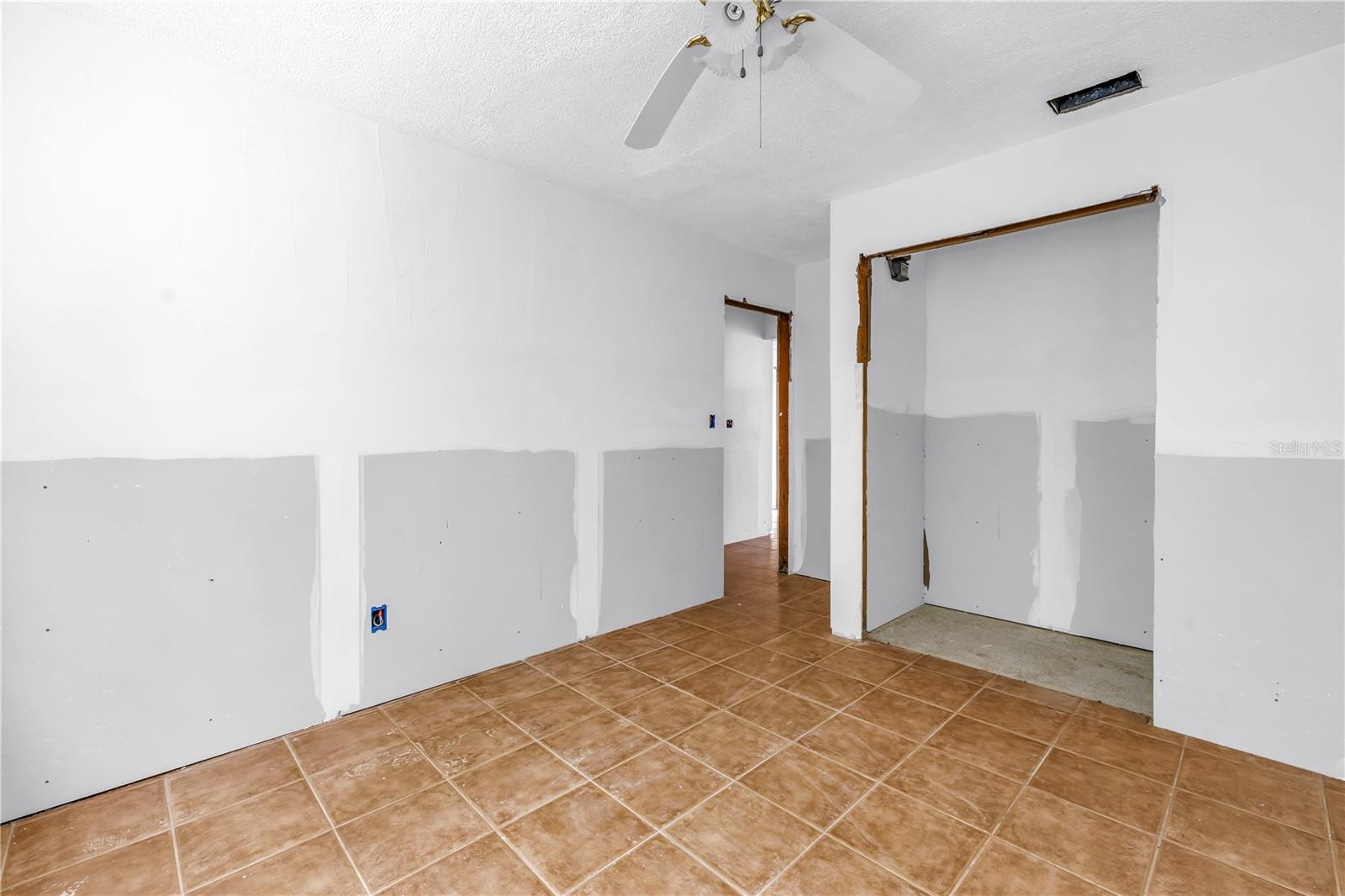 Image 40 of 54 For 557 Crystal Drive