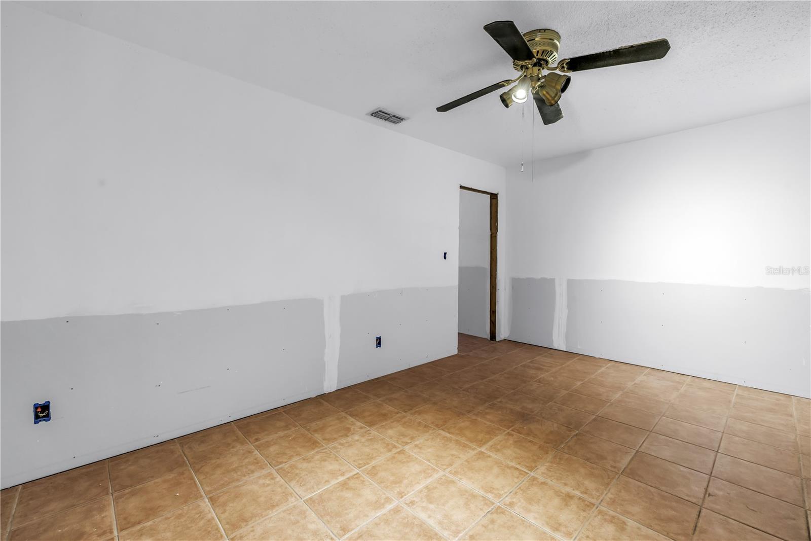 Image 42 of 54 For 557 Crystal Drive