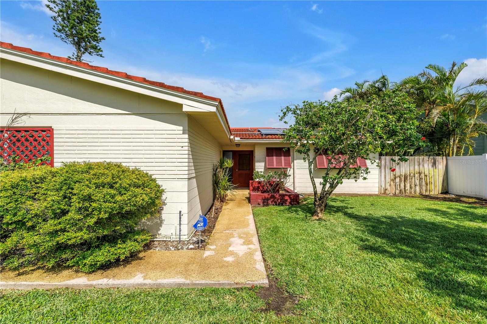 Image 5 of 54 For 557 Crystal Drive