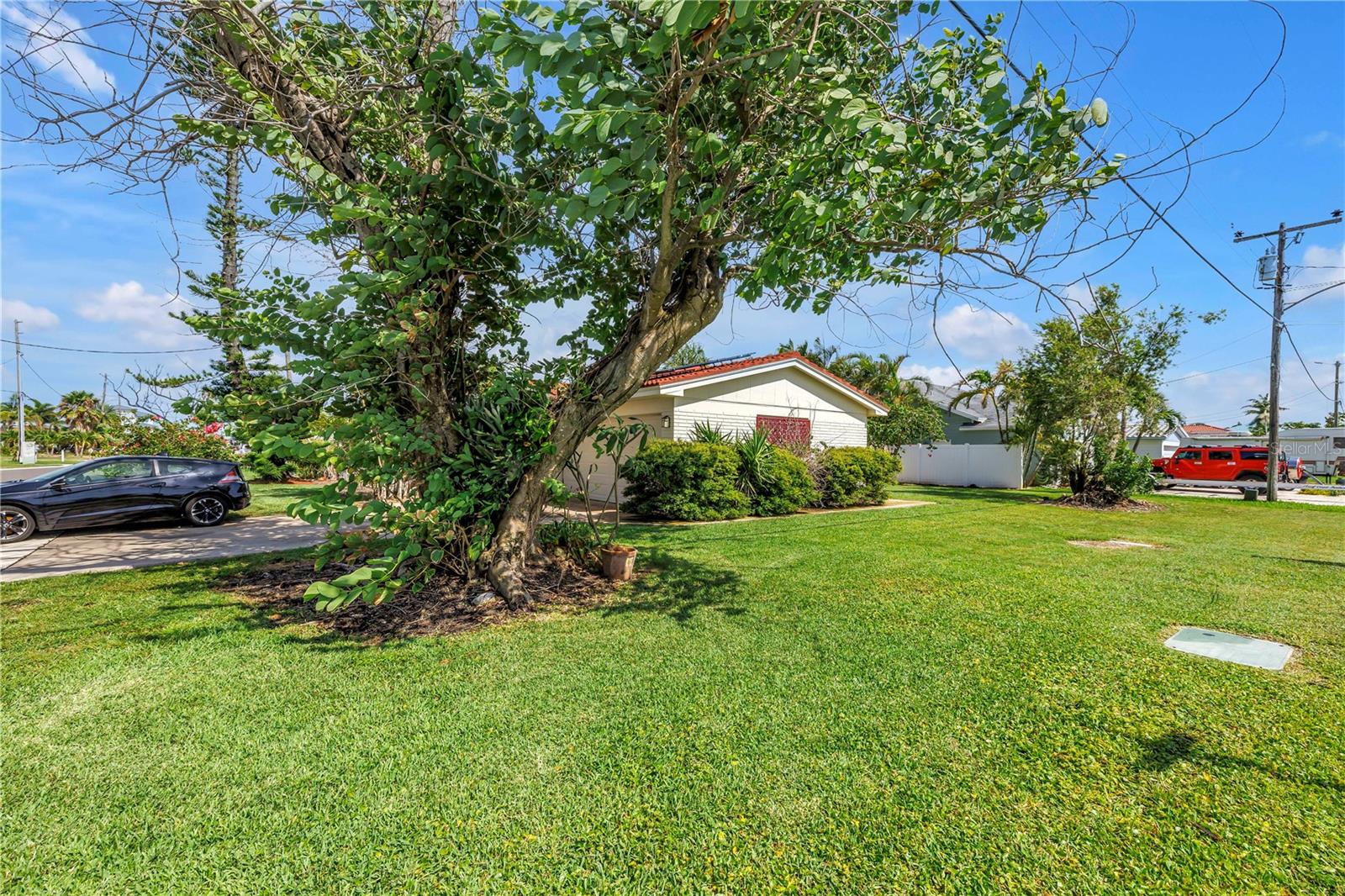 Image 6 of 54 For 557 Crystal Drive