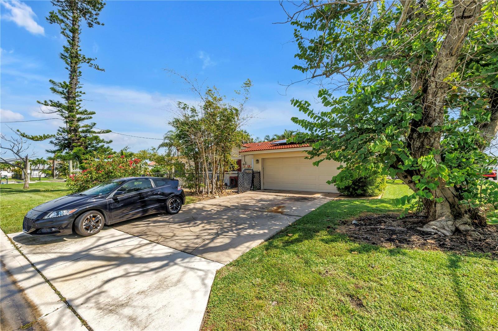 Image 7 of 54 For 557 Crystal Drive