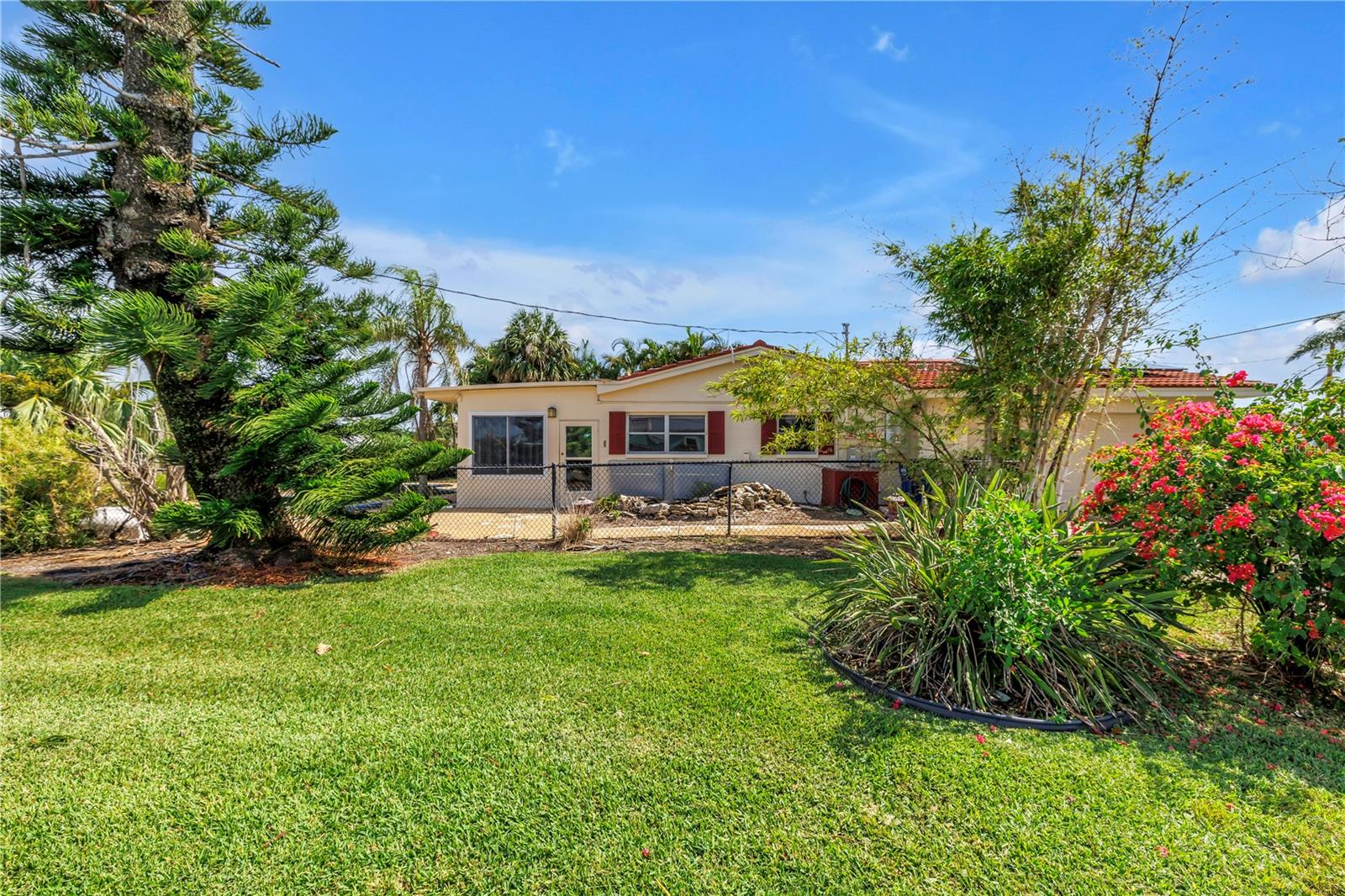 Image 8 of 54 For 557 Crystal Drive