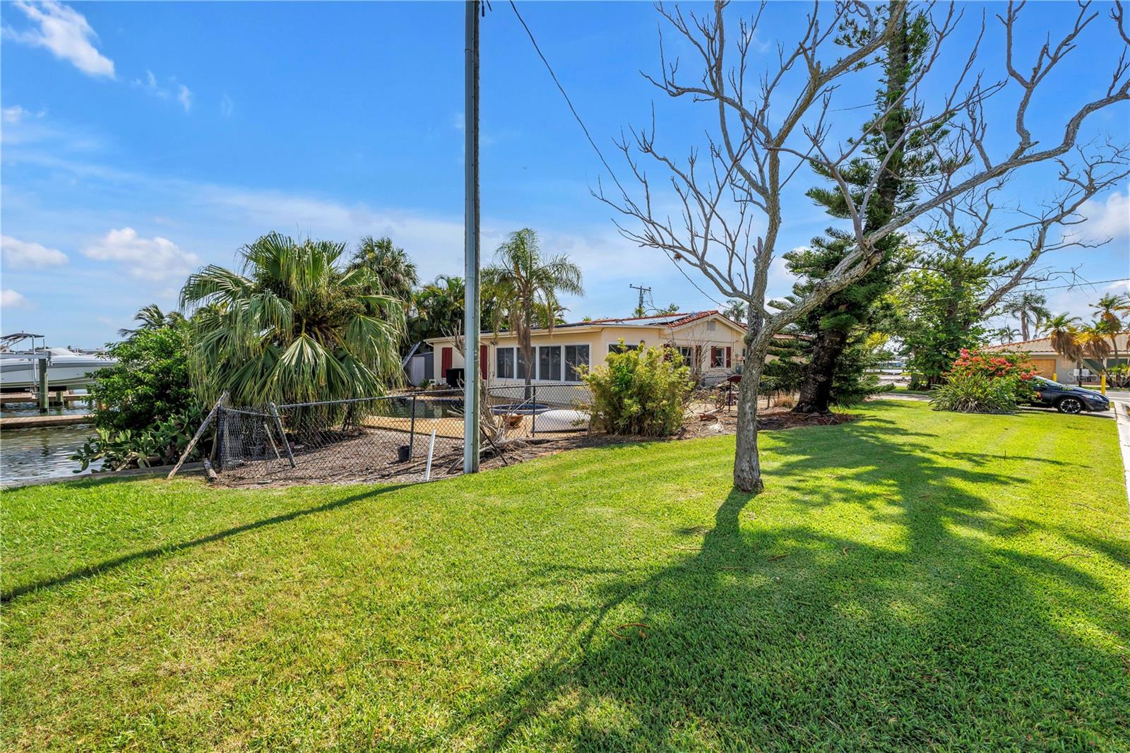 Image 9 of 54 For 557 Crystal Drive