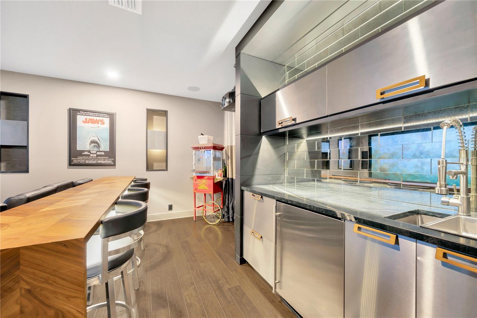 Listing photo id 26 for 9219 Tillinghast Drive