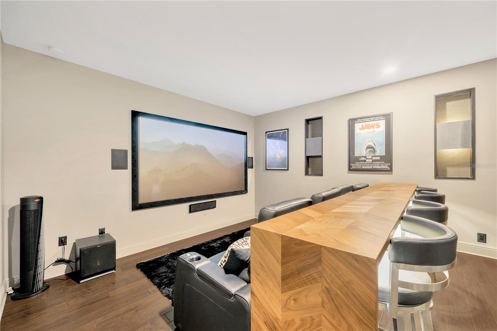 Listing photo id 27 for 9219 Tillinghast Drive