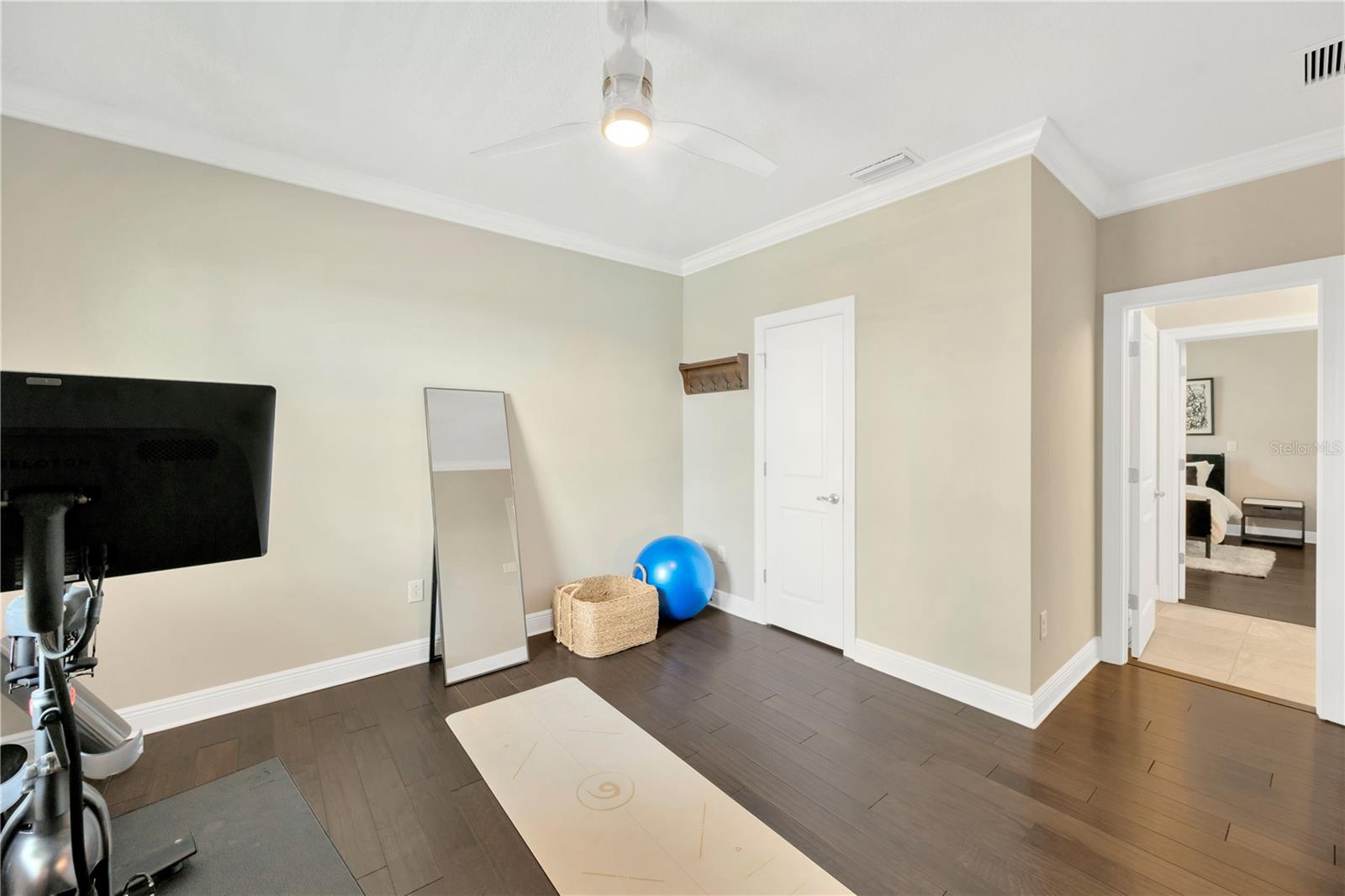 Listing photo id 32 for 9219 Tillinghast Drive