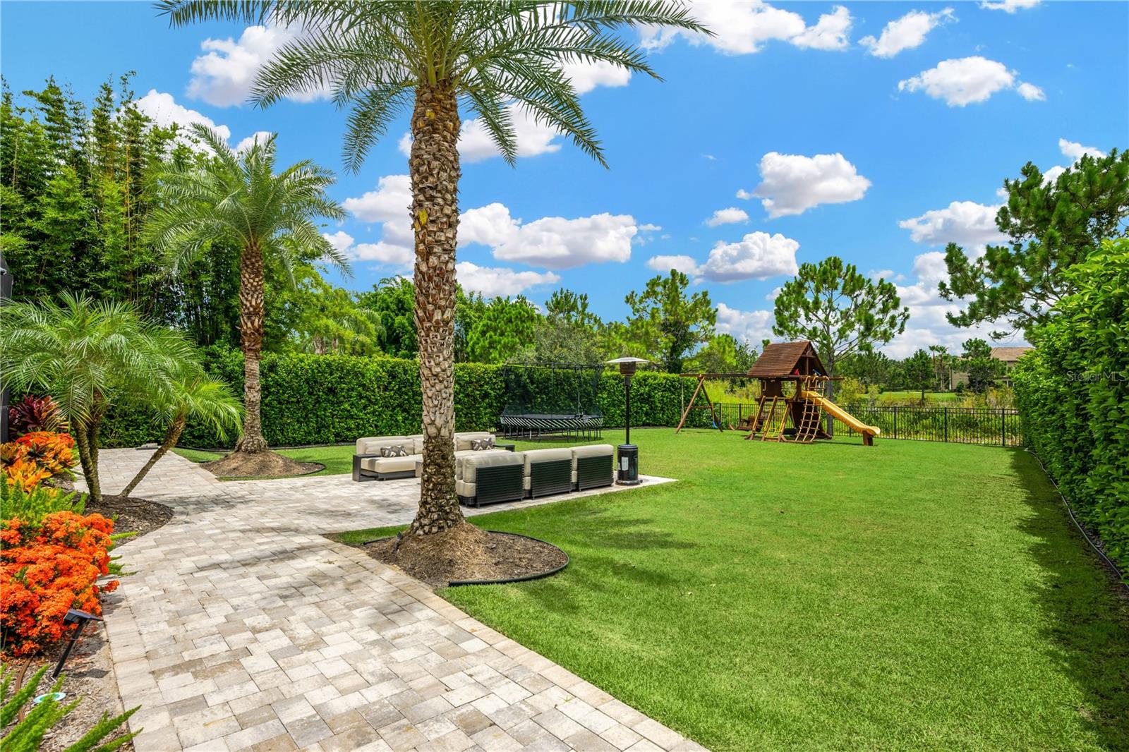 Listing photo id 39 for 9219 Tillinghast Drive