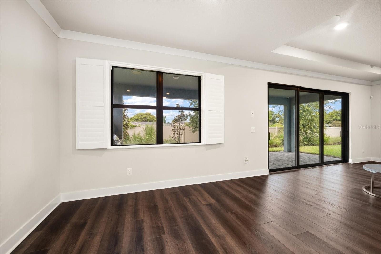 Listing photo id 11 for 2516 Cobalt Shores Lane