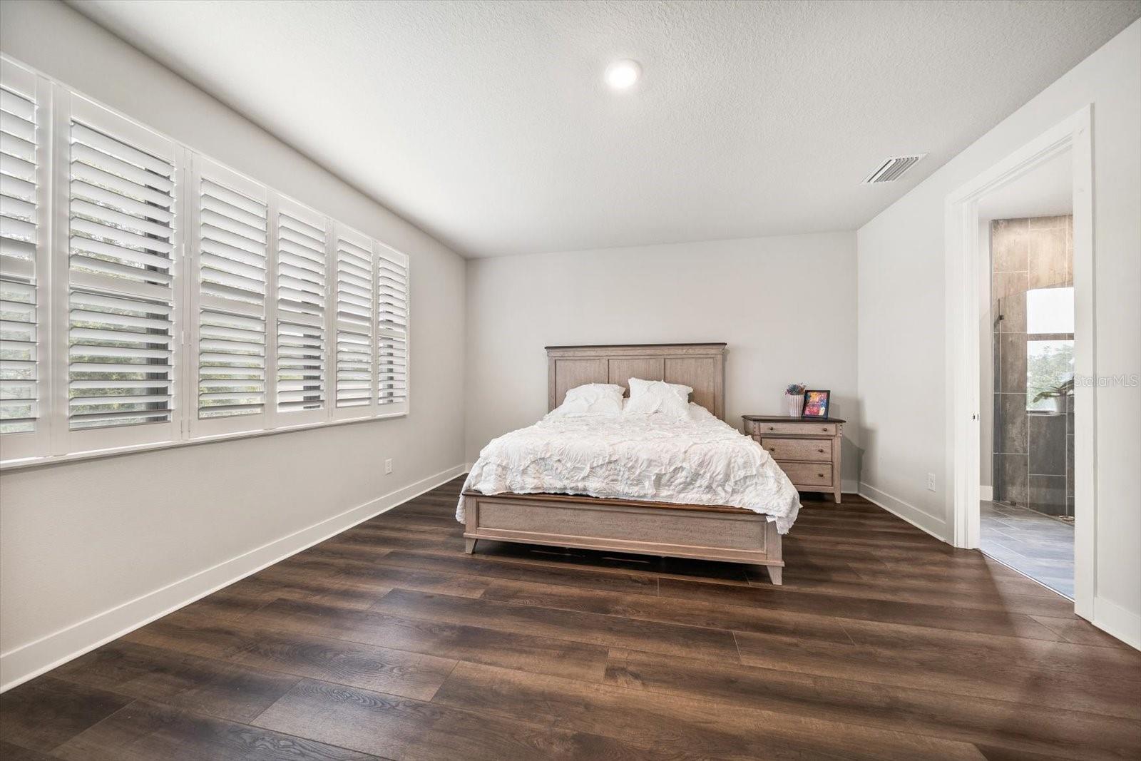 Listing photo id 12 for 2516 Cobalt Shores Lane