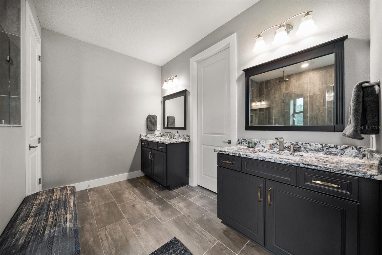 Listing photo id 13 for 2516 Cobalt Shores Lane