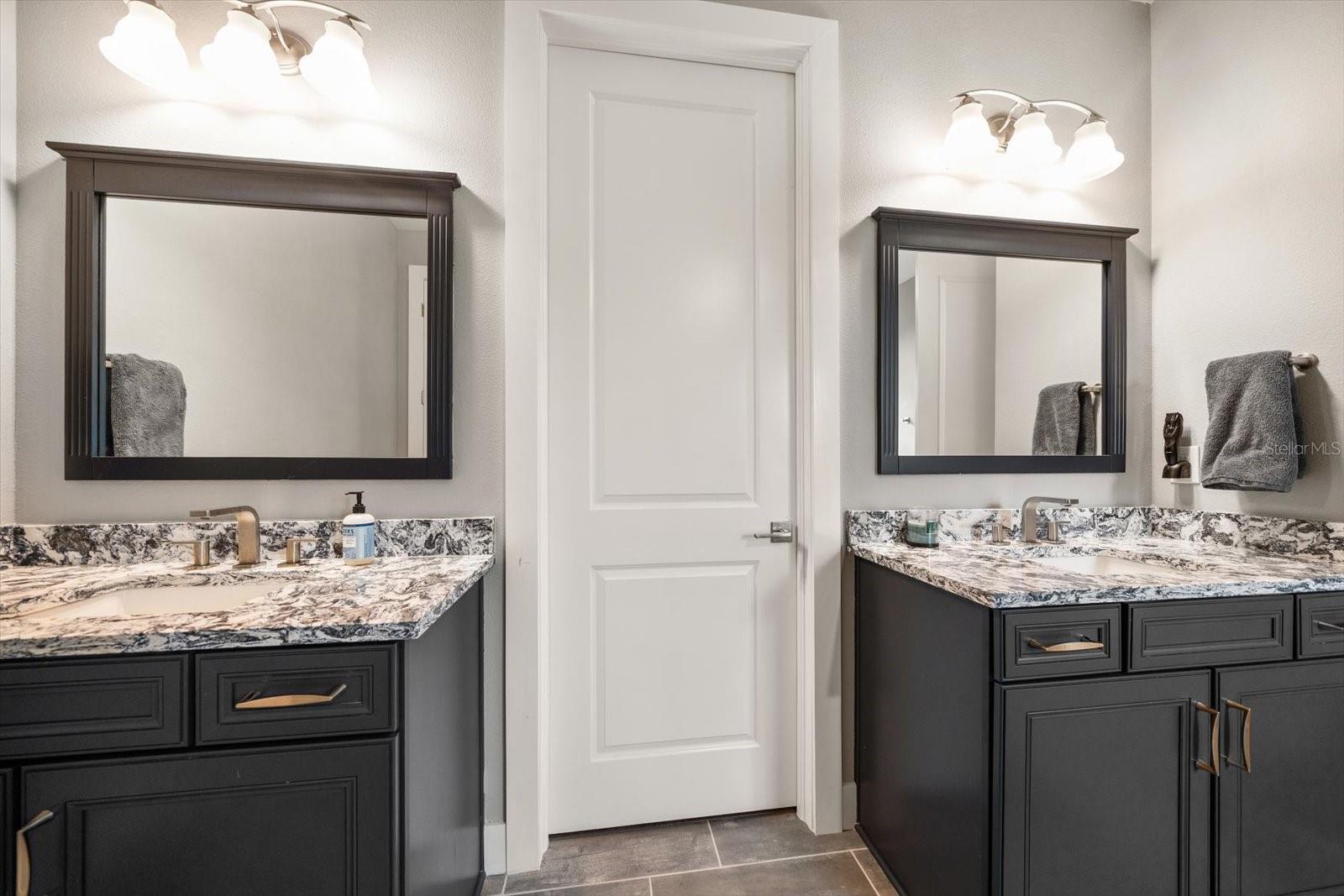 Listing photo id 14 for 2516 Cobalt Shores Lane