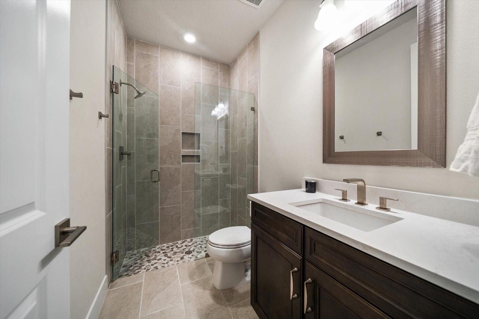 Listing photo id 18 for 2516 Cobalt Shores Lane