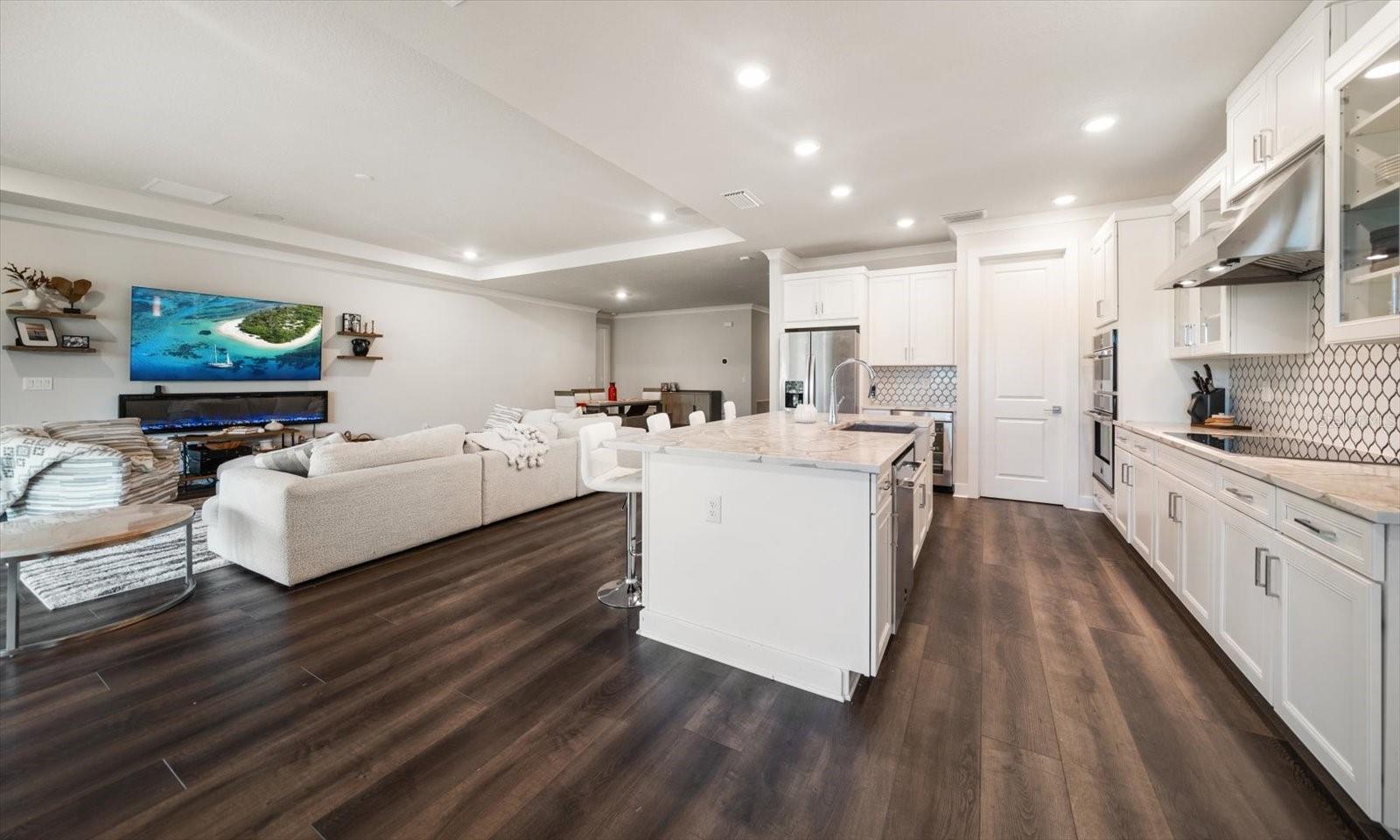 Listing photo id 4 for 2516 Cobalt Shores Lane