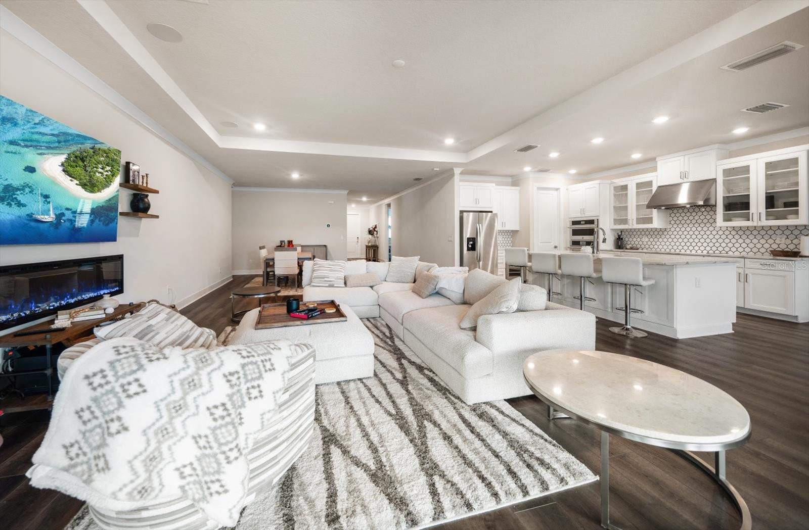Listing photo id 5 for 2516 Cobalt Shores Lane