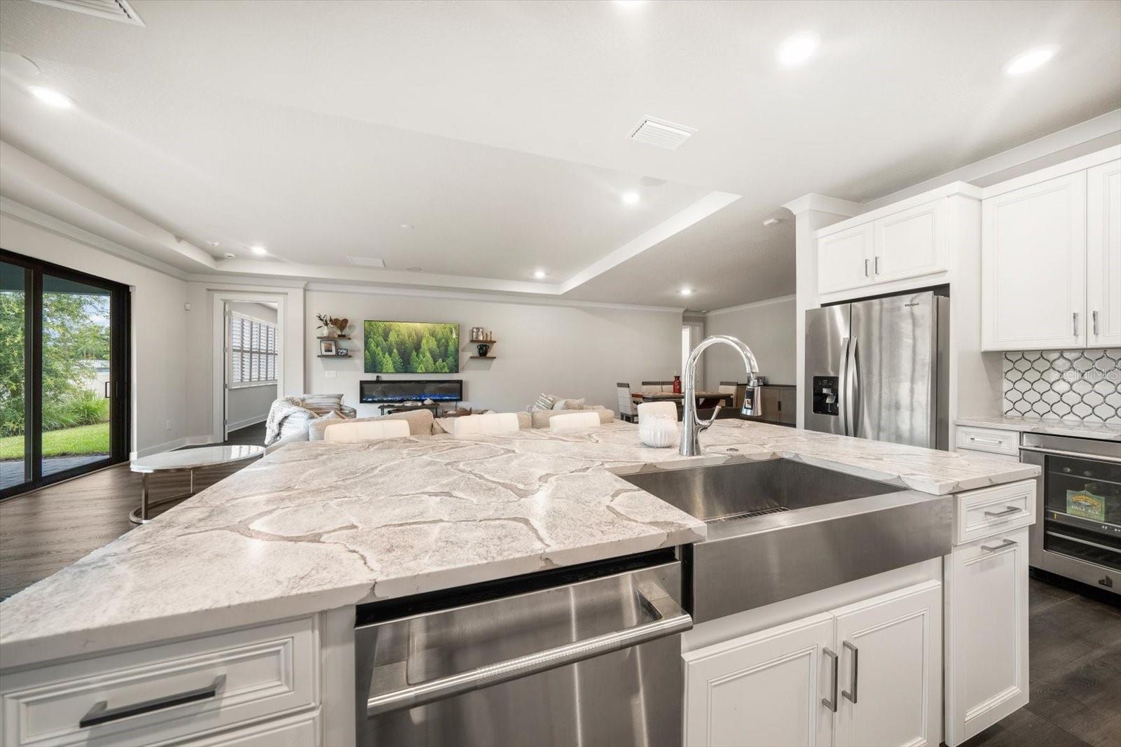 Listing photo id 7 for 2516 Cobalt Shores Lane