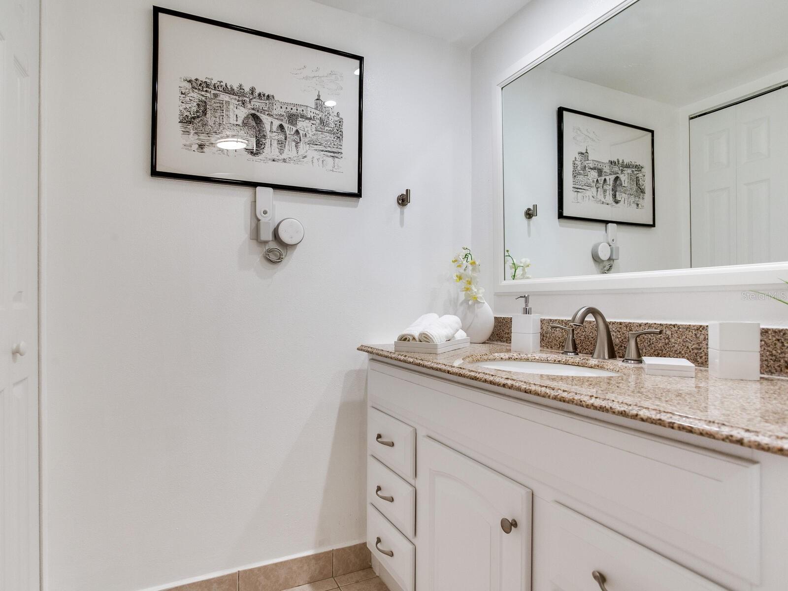 Image 37 of 61 For 660 Island Way 703