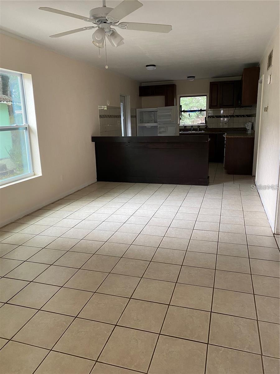 Image 3 of 7 For 1133 Tangerine Street