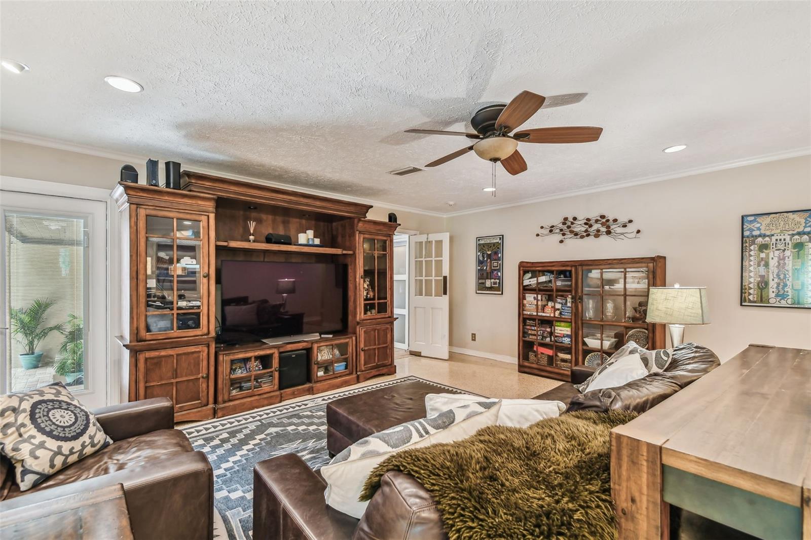 Image 19 of 44 For 563 Madeira Avenue