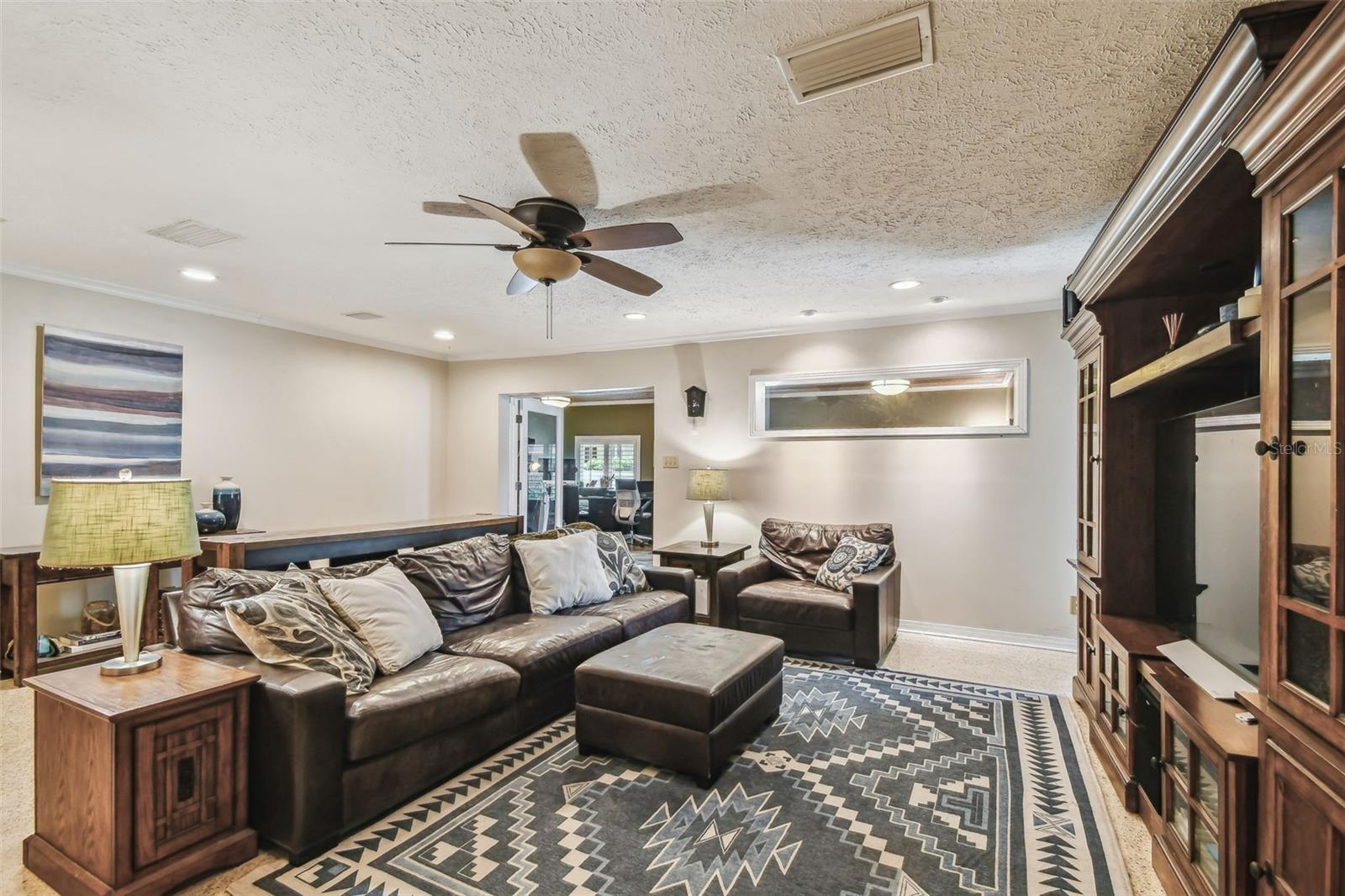 Image 20 of 44 For 563 Madeira Avenue