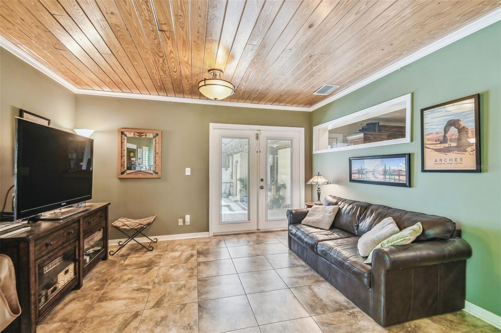 Image 22 of 44 For 563 Madeira Avenue