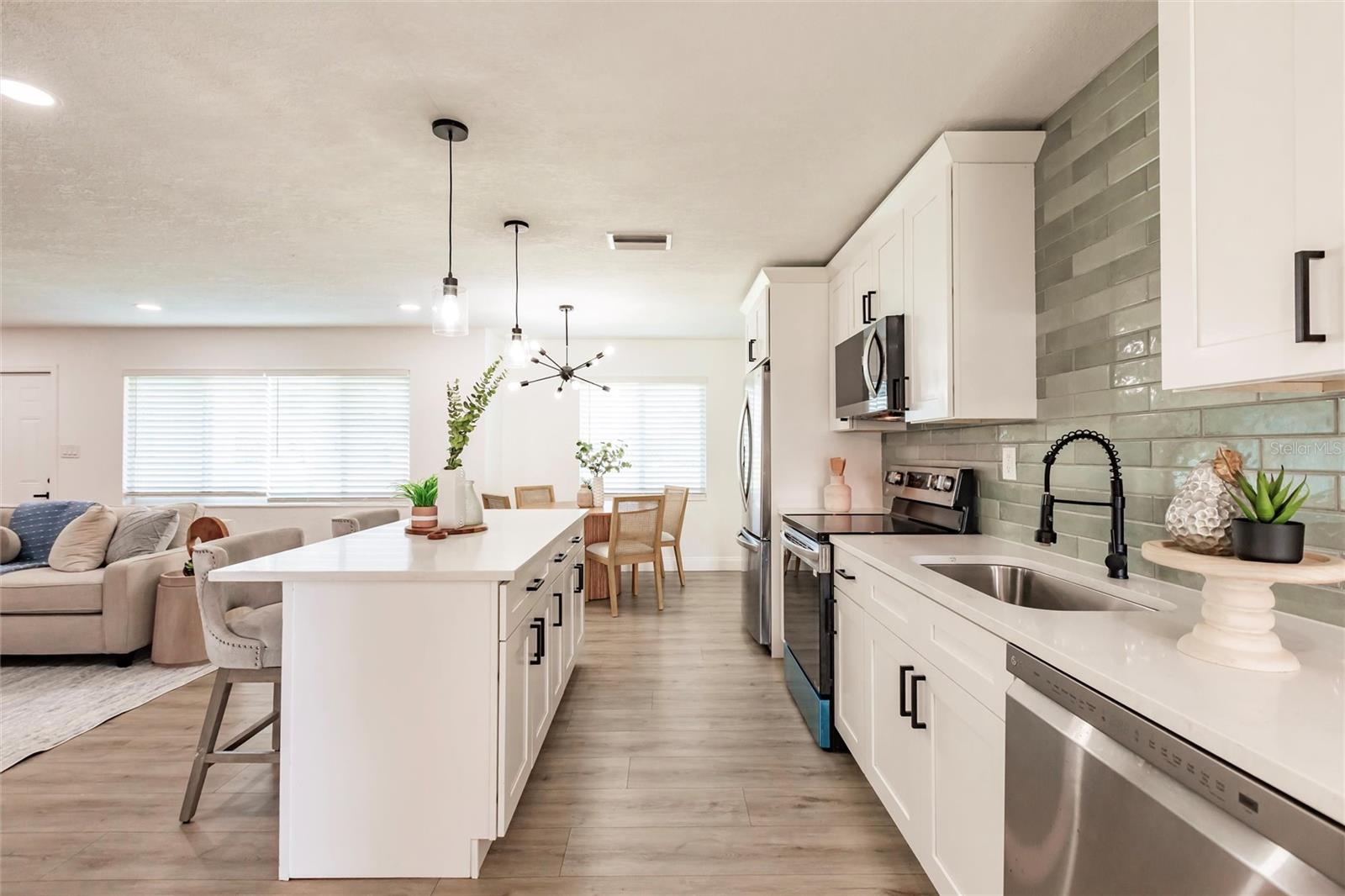 Image 10 of 33 For 3316 Port Charlotte Boulevard