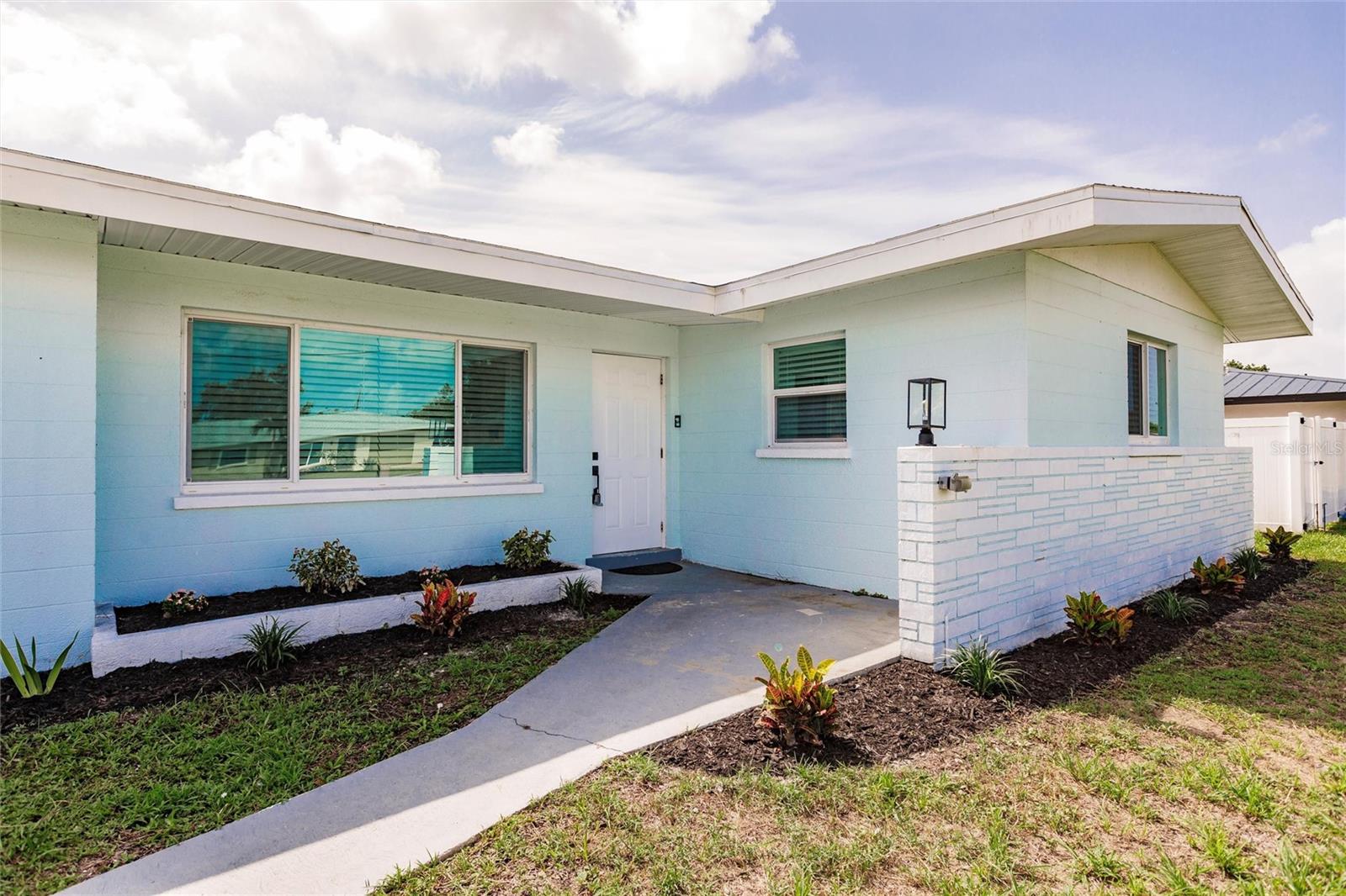 Image 3 of 33 For 3316 Port Charlotte Boulevard