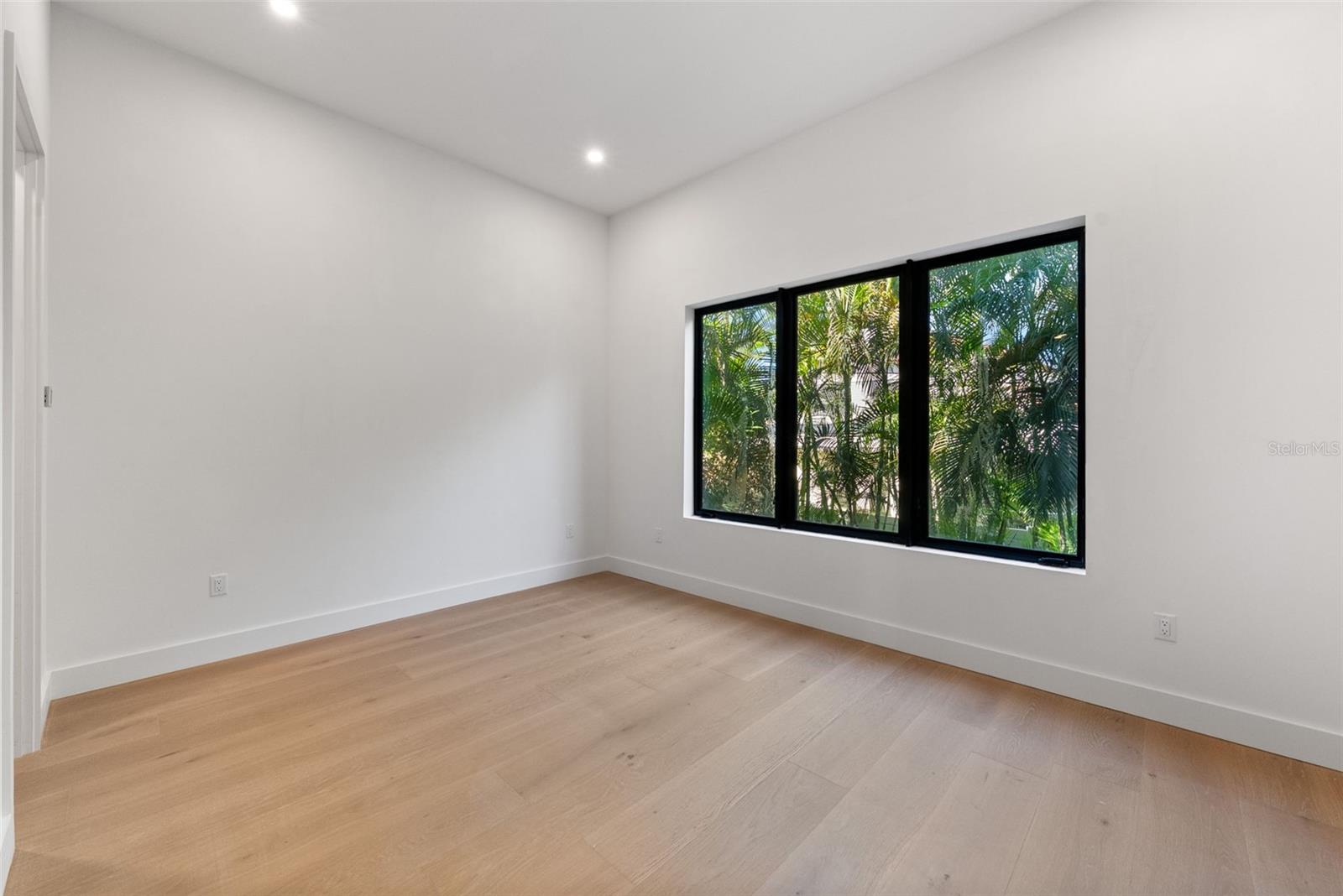 Image 41 of 89 For 107 Martinique Avenue