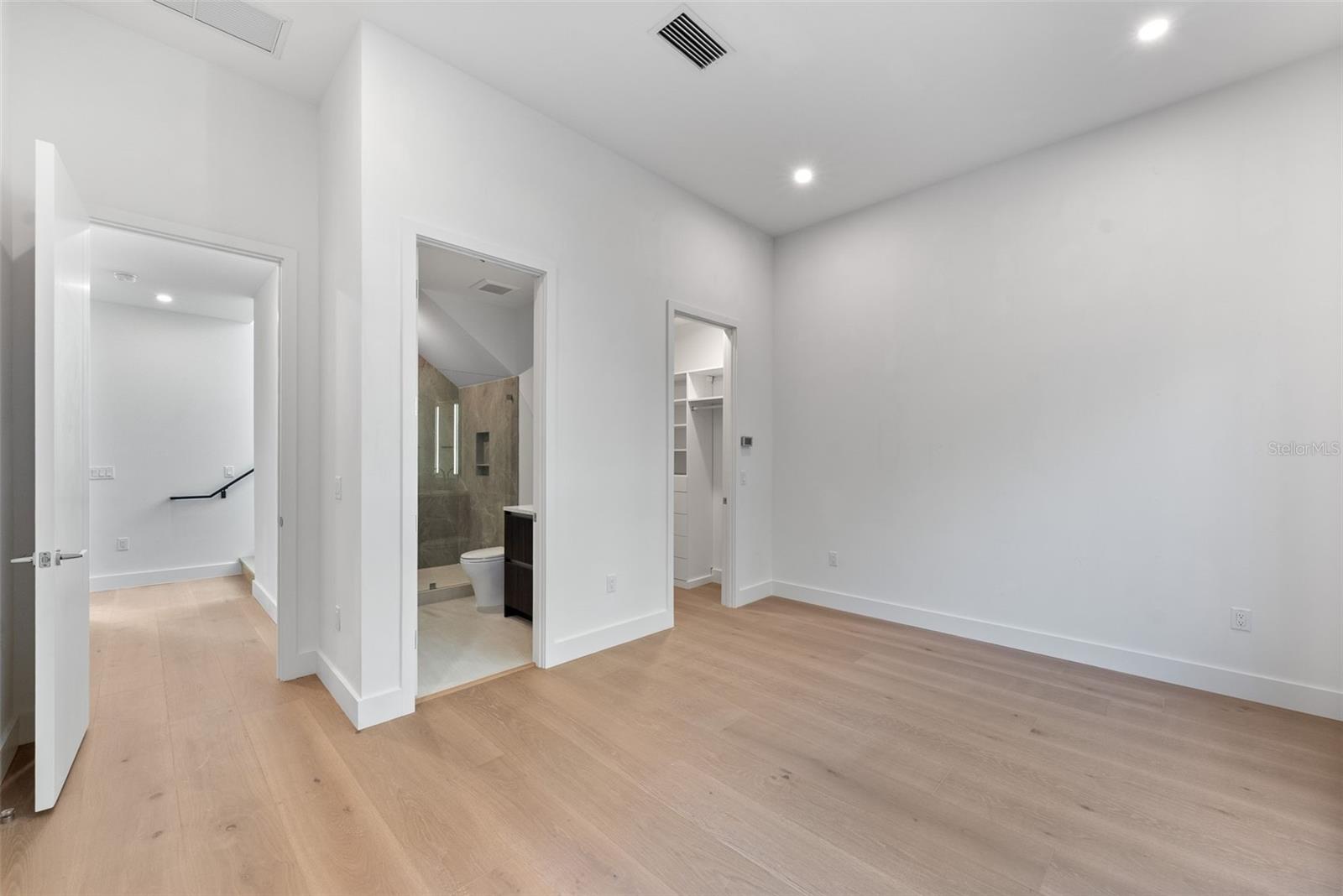 Image 42 of 89 For 107 Martinique Avenue