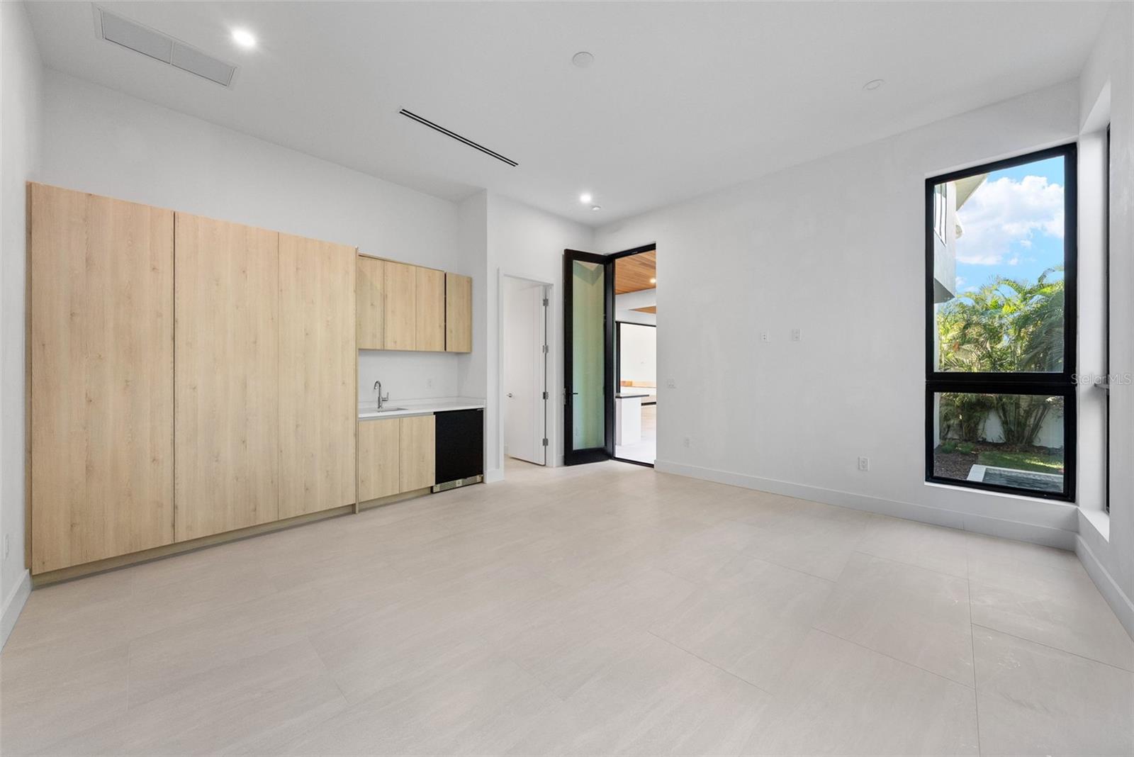 Image 52 of 89 For 107 Martinique Avenue