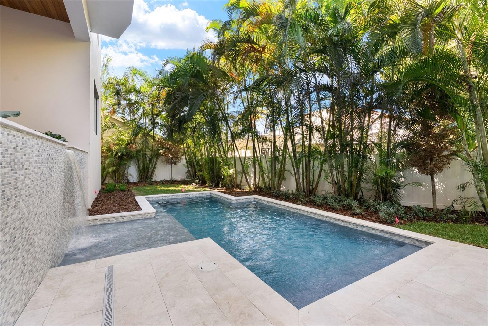 Image 55 of 89 For 107 Martinique Avenue