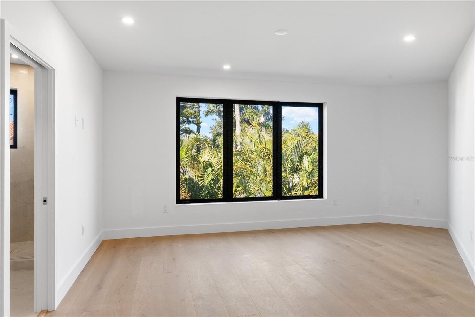 Image 61 of 89 For 107 Martinique Avenue