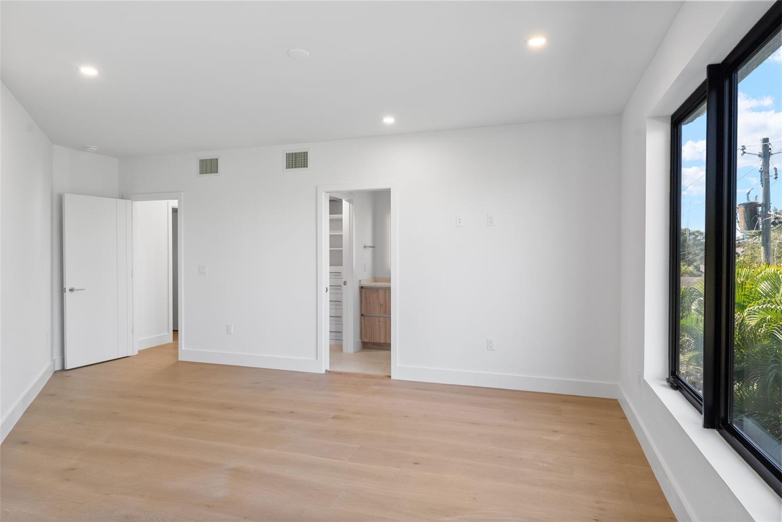 Image 62 of 89 For 107 Martinique Avenue