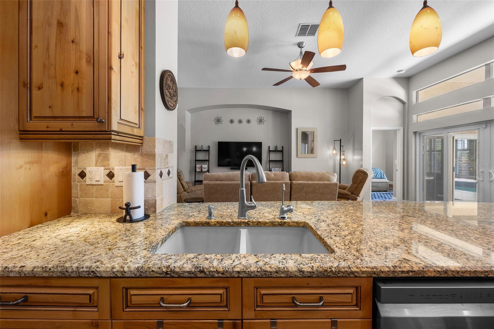 Listing photo id 13 for 23516 Abercorn Lane