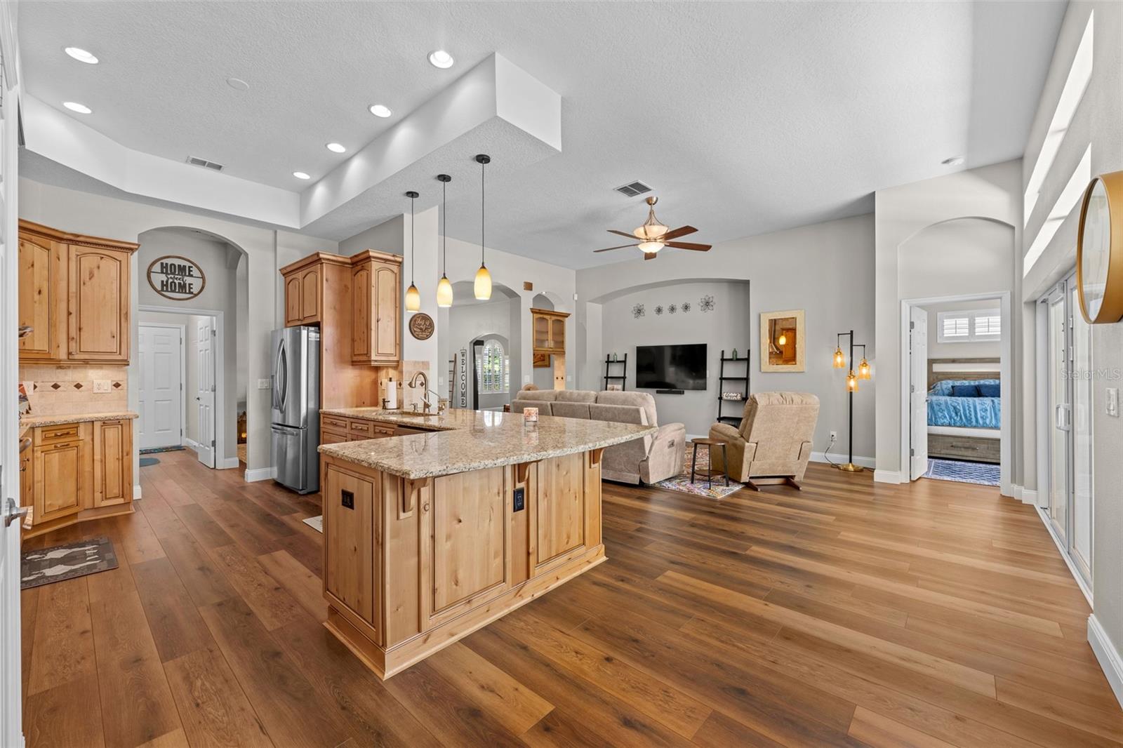 Listing photo id 14 for 23516 Abercorn Lane