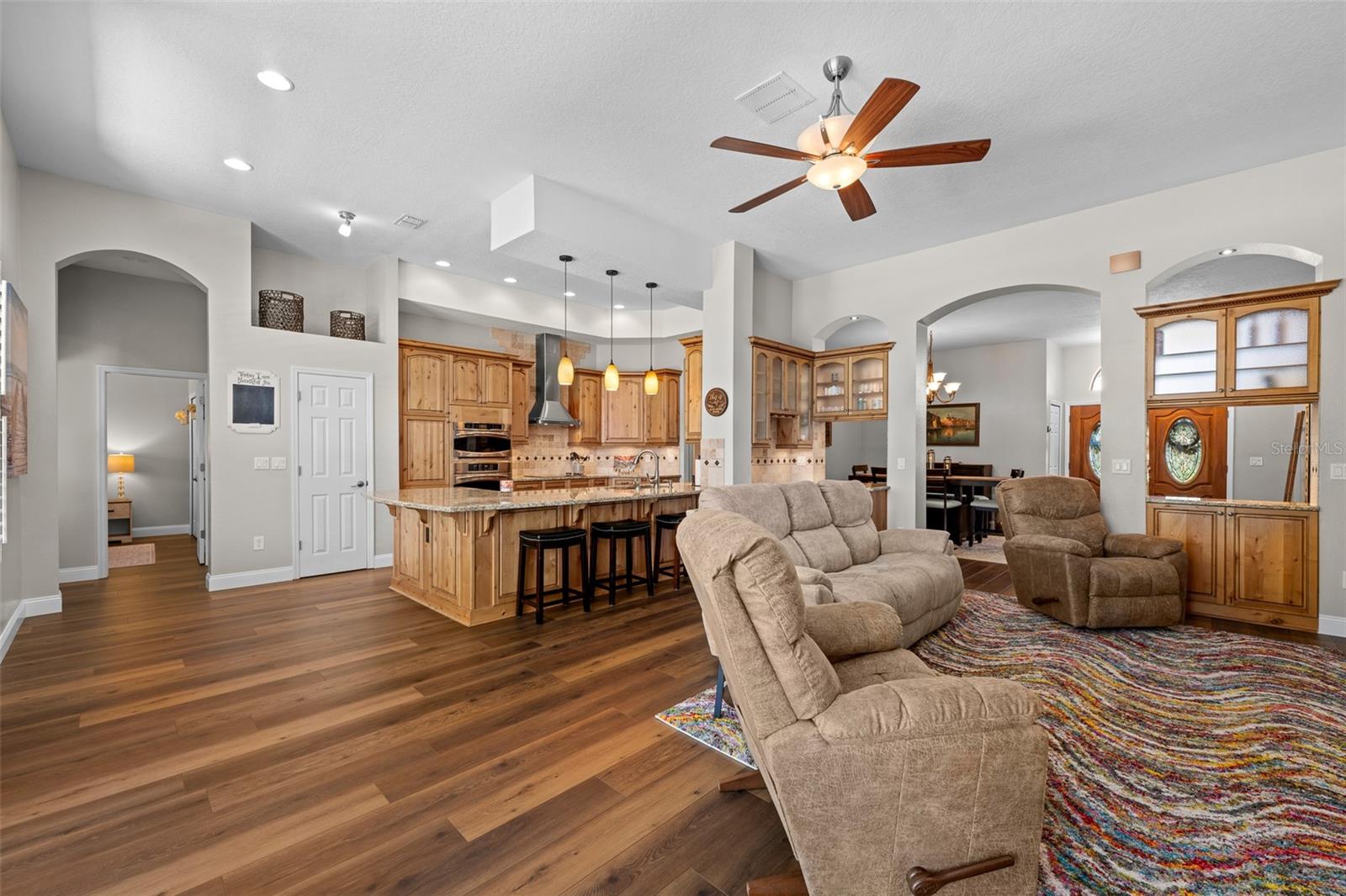 Listing photo id 15 for 23516 Abercorn Lane