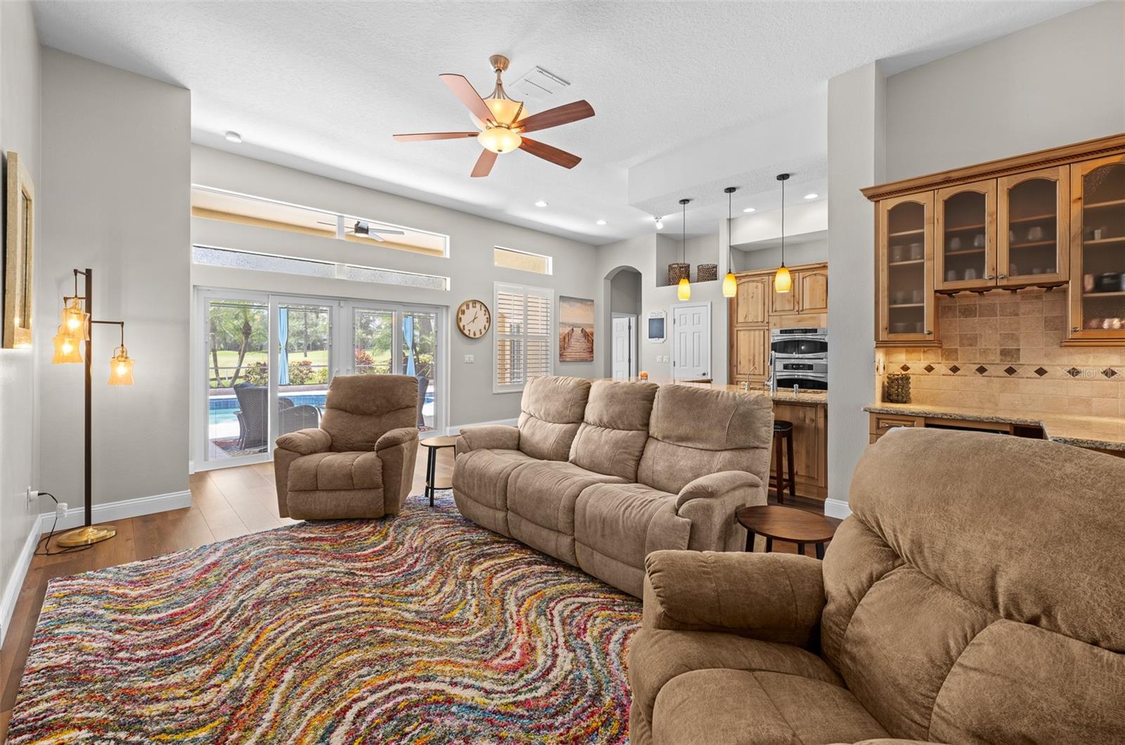 Listing photo id 17 for 23516 Abercorn Lane