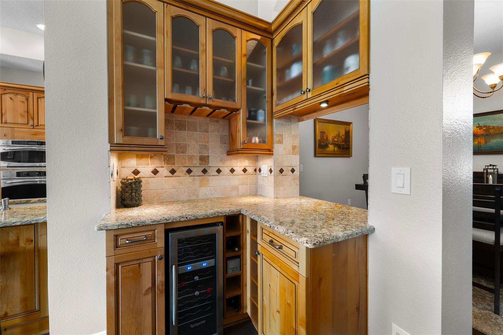 Listing photo id 19 for 23516 Abercorn Lane