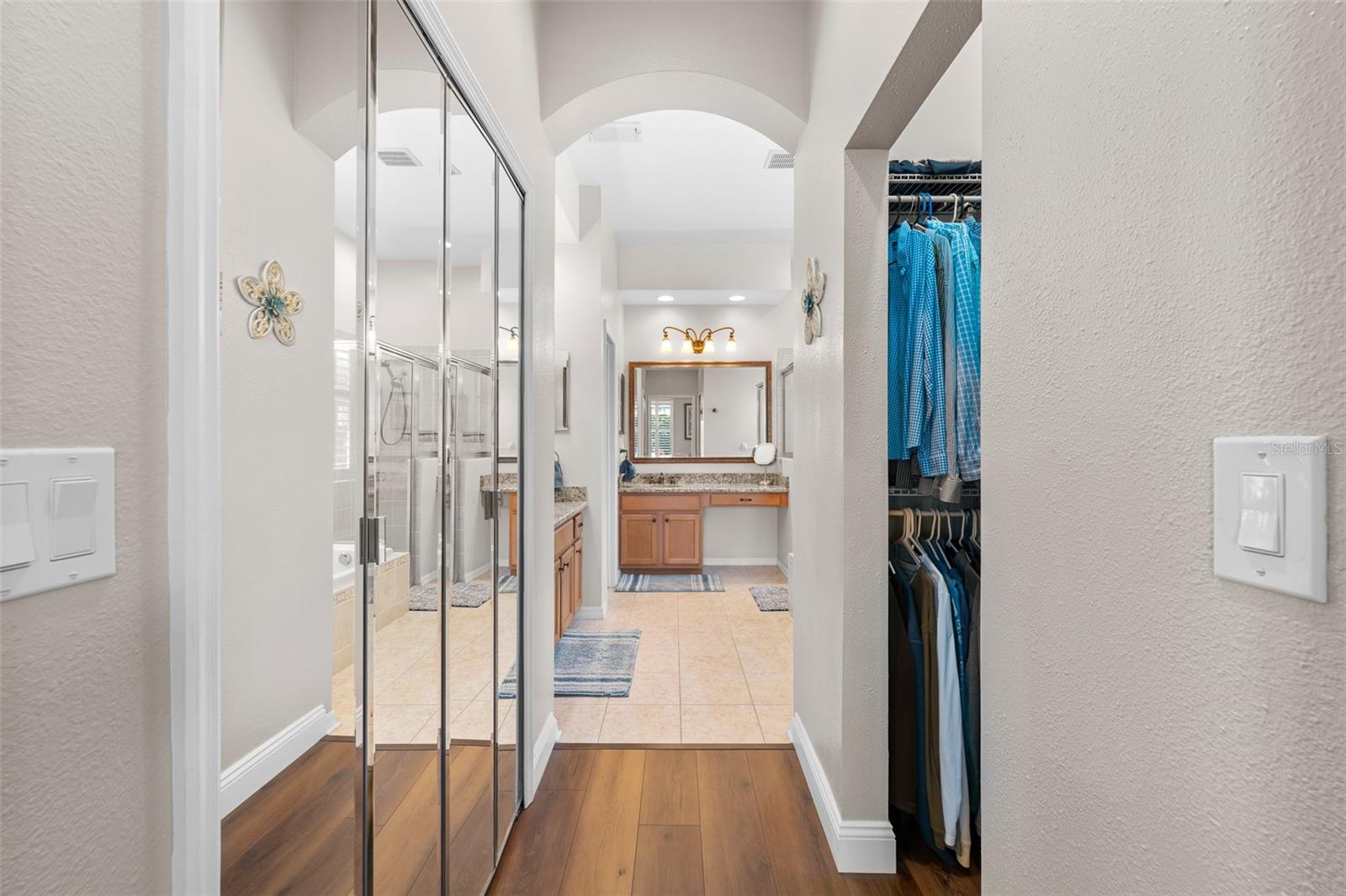 Listing photo id 23 for 23516 Abercorn Lane