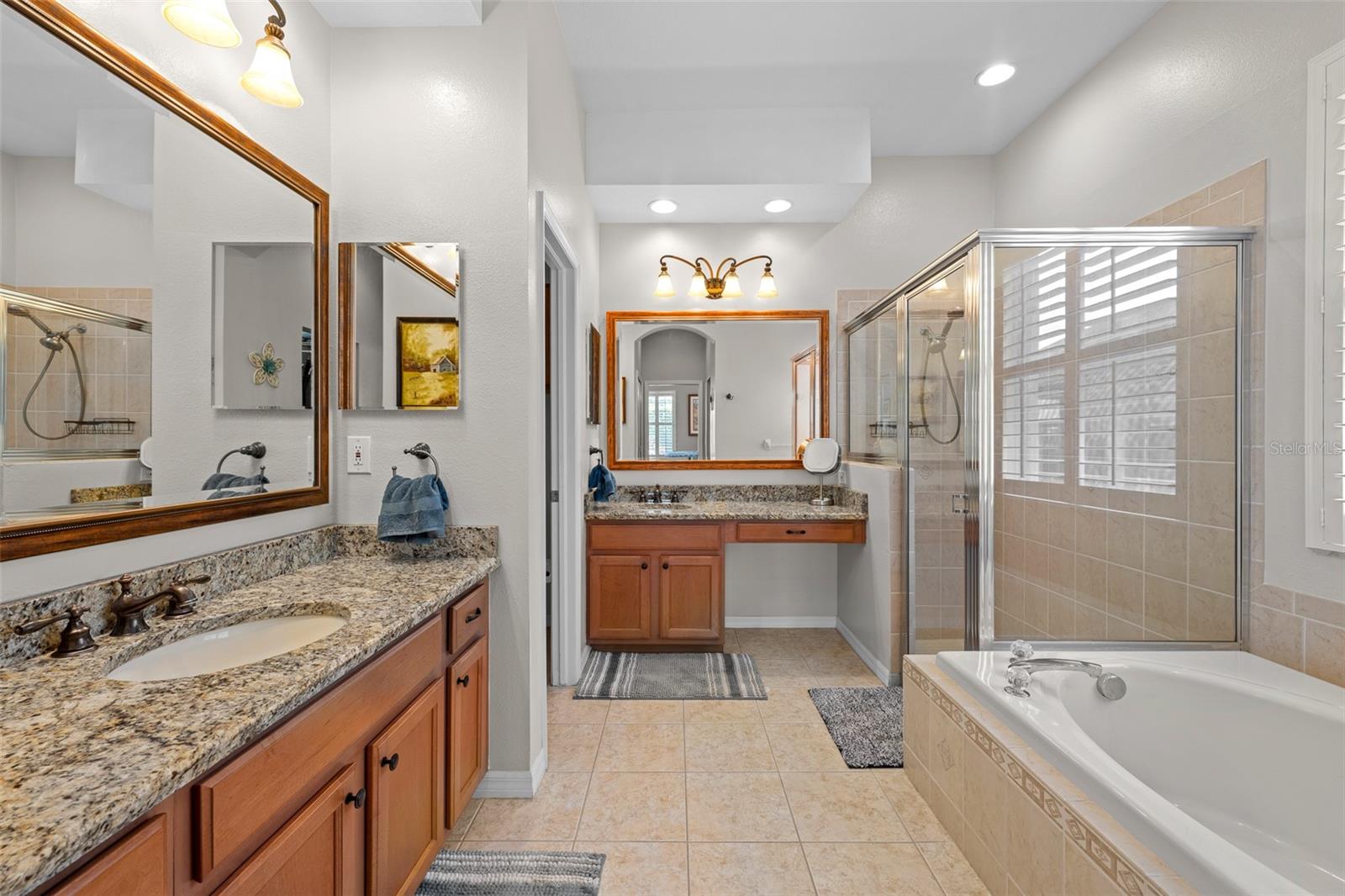 Listing photo id 24 for 23516 Abercorn Lane
