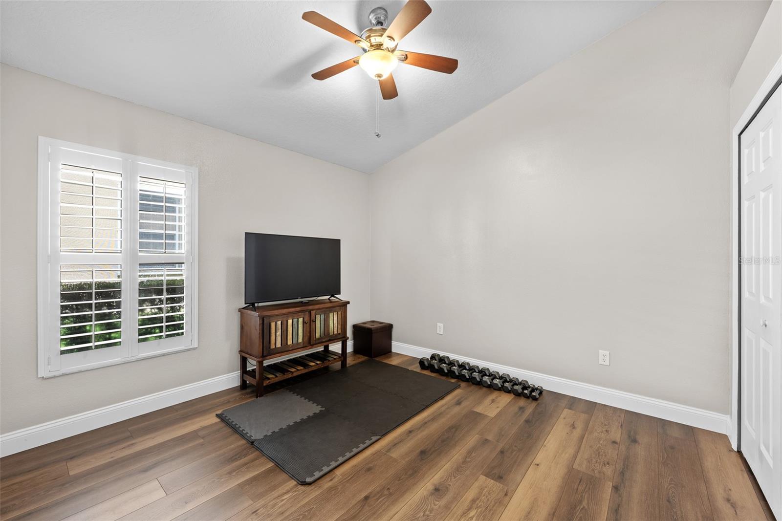Listing photo id 30 for 23516 Abercorn Lane