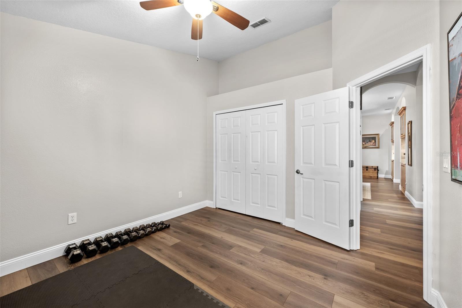 Listing photo id 31 for 23516 Abercorn Lane
