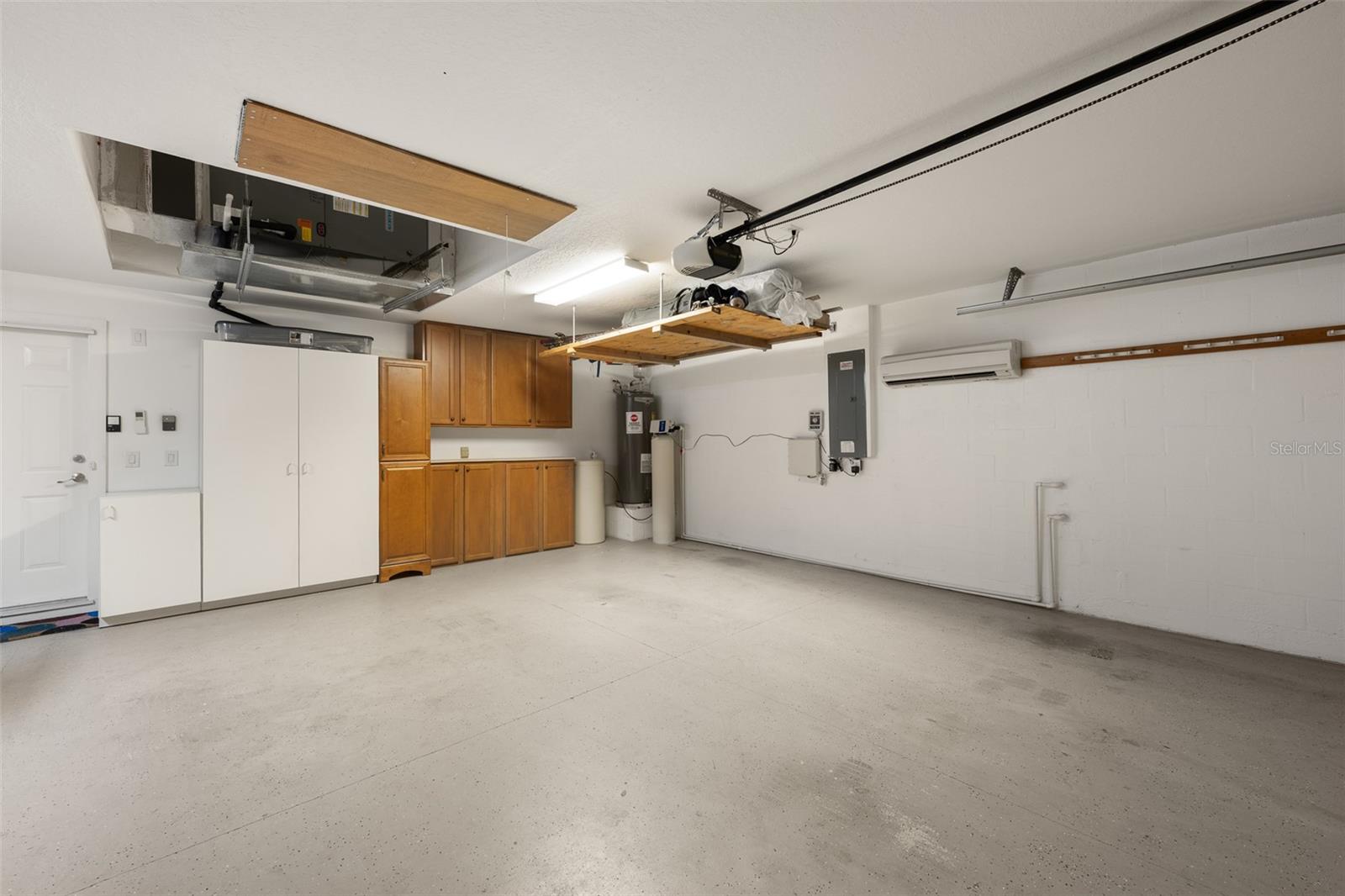 Listing photo id 44 for 23516 Abercorn Lane