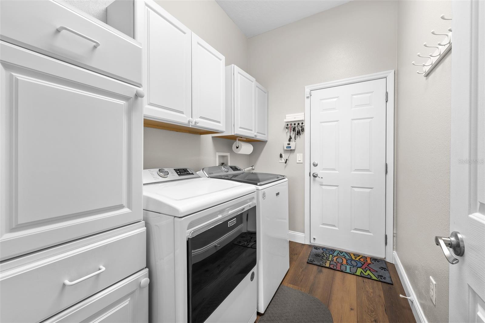 Listing photo id 45 for 23516 Abercorn Lane