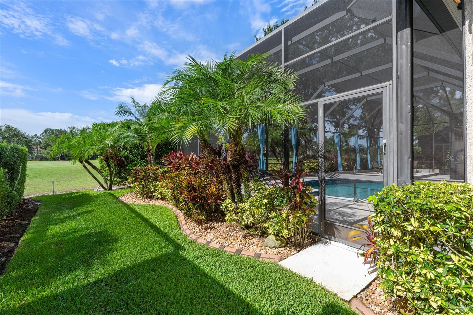 Listing photo id 48 for 23516 Abercorn Lane