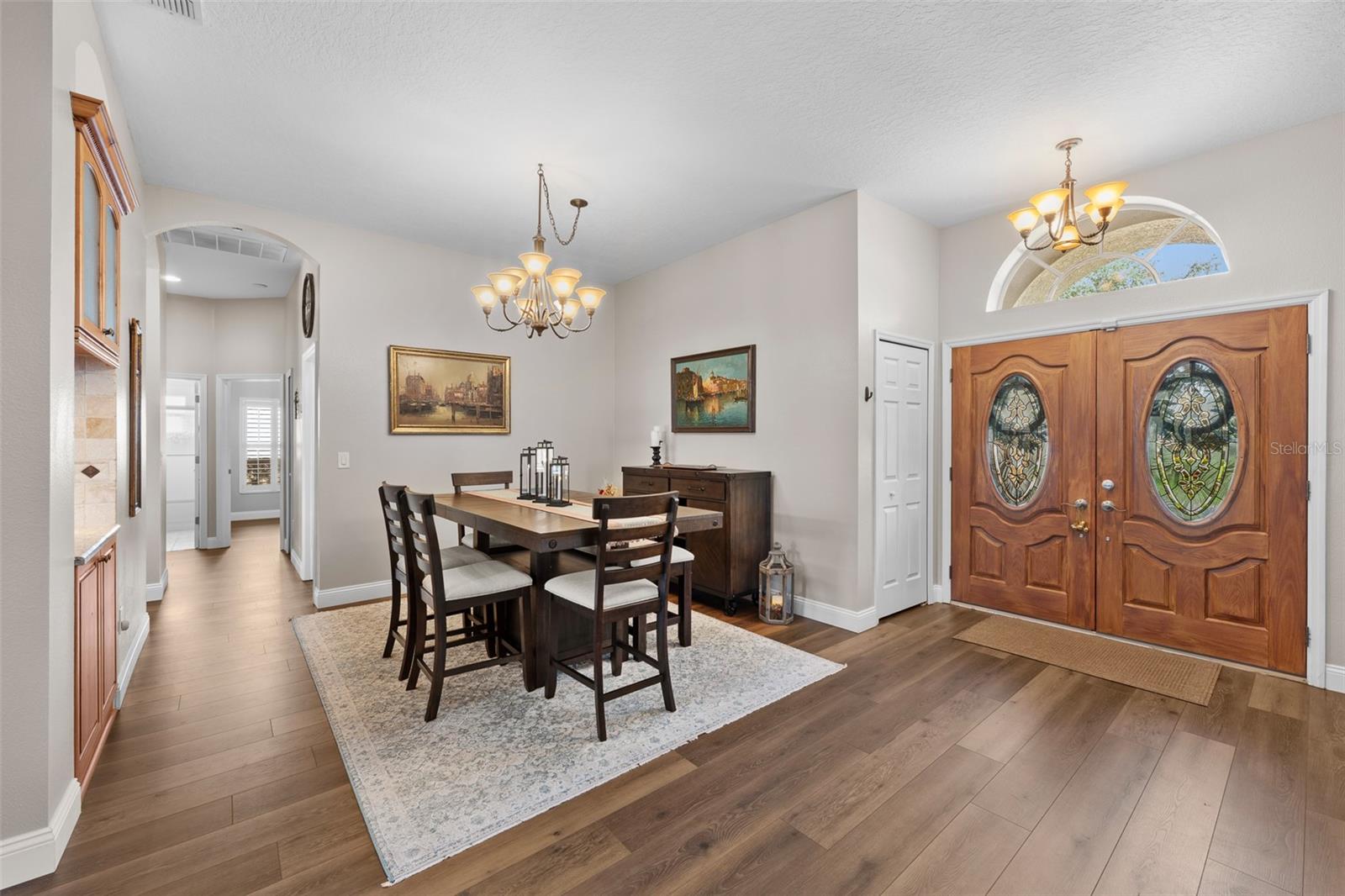 Listing photo id 4 for 23516 Abercorn Lane